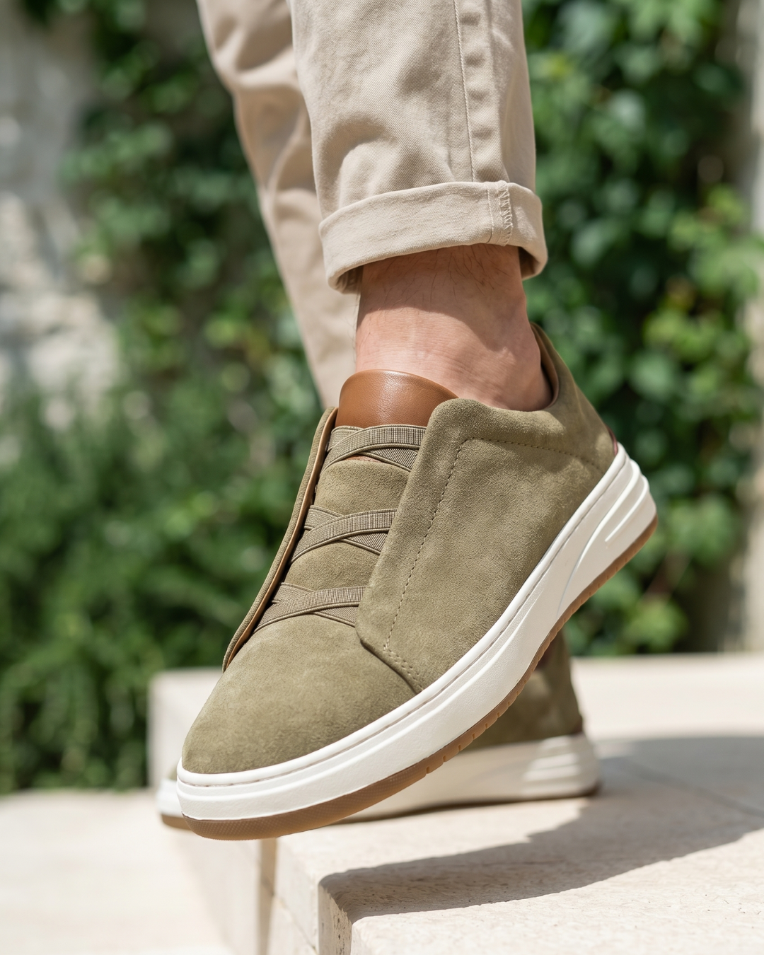 Corsair Suede Sneaker
